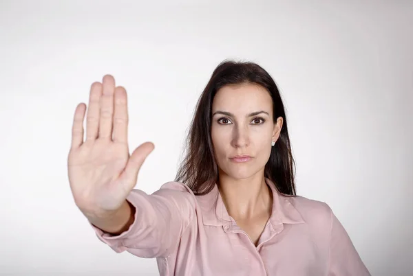 Mulher Bonita Mostrando Parar Com Uma Mão — Fotografia de Stock