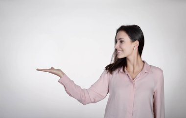  tek eliyle sunulması iş kadını