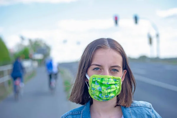 Girl Mouthguard Street — Stock Photo, Image