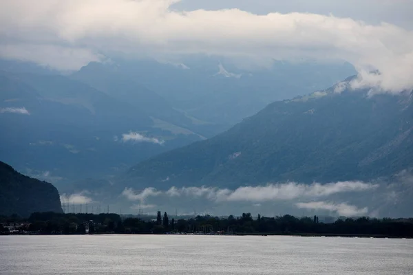 Nuages sur le lac Léman en Suisse Europe — Photo