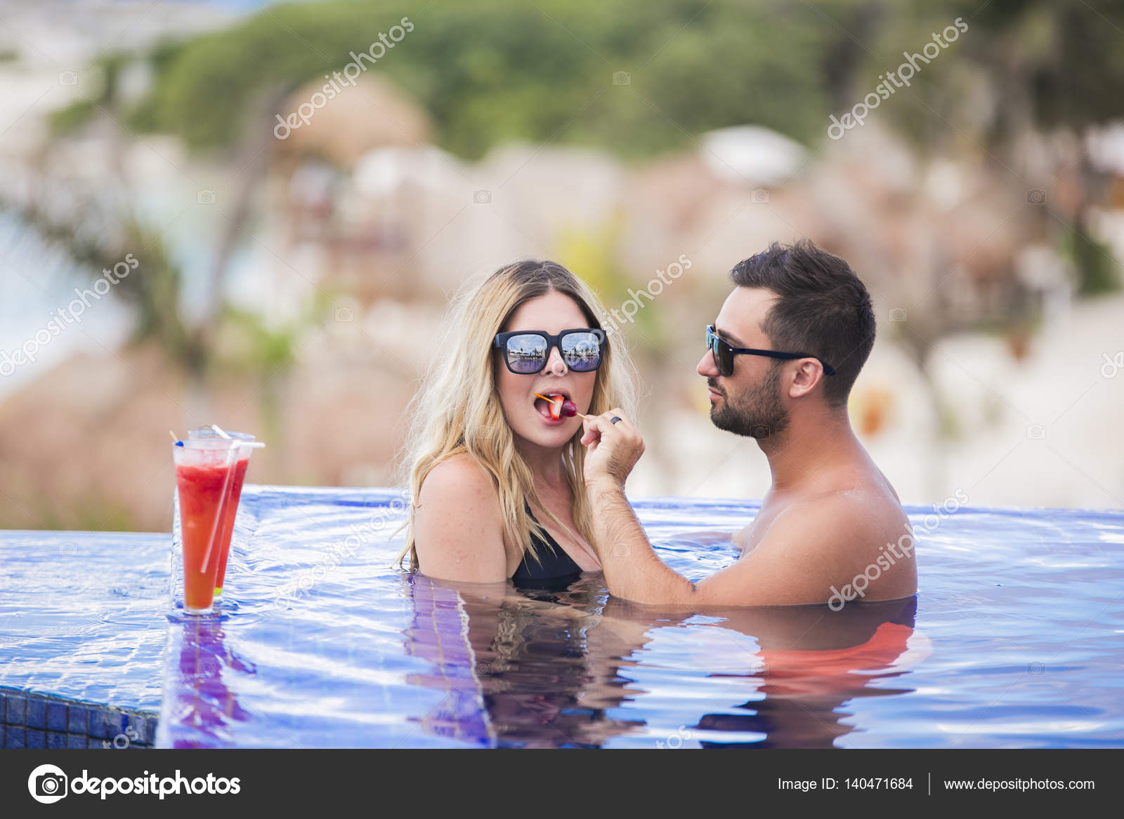 ロマンチックで幸せな恋人たち若い旅行新婚旅行休暇夏の休日のロマンスを楽しんで ストック写真 C Alex Ustin