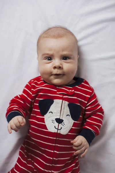 Закройте Портрет Новорожденный Мальчик — стоковое фото