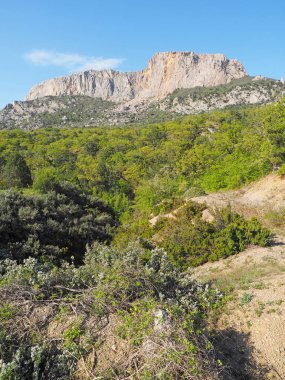 Kırım 'daki güzel dağlar. Yaz