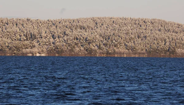 Sponda Opposta Del Lago — Foto Stock