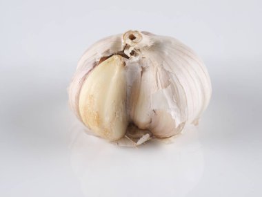 Hafif arkaplanda sarımsak