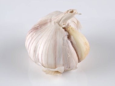 Hafif arkaplanda sarımsak