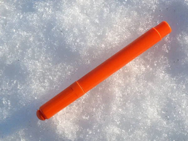 Marker in the snow — Stock Photo, Image