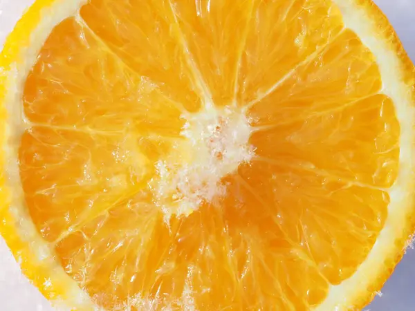 Orange in the snow — Stock Photo, Image