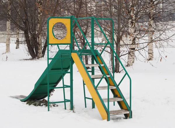 Parco giochi in inverno — Foto Stock