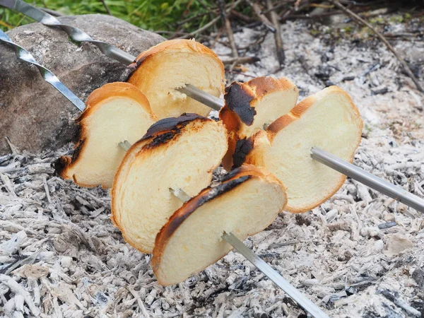 Fried roll on the fire — Stock Photo, Image