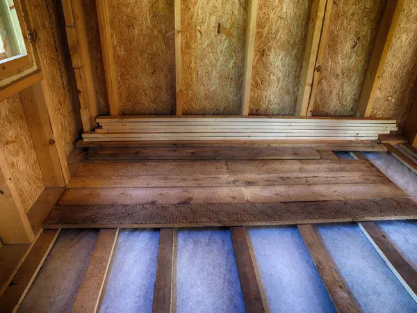 Çerçeve ev içinde döşeme