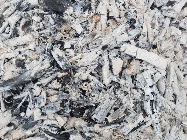 Kül ve ateş gelen kömürlerin