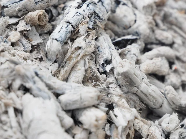 Kül ve ateş gelen kömürlerin