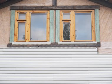 bir çerçeve evin beyaz dış cephe