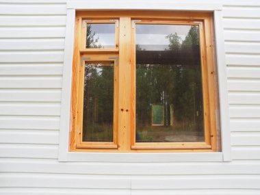 bir çerçeve evin beyaz dış cephe