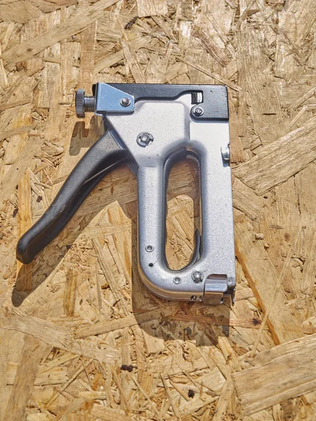 Construction stapler on a wooden background — Stock Photo, Image