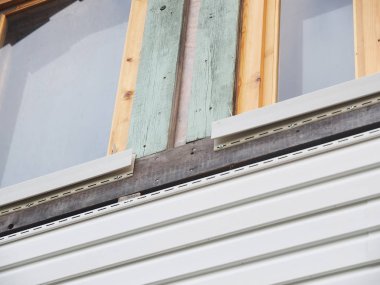 bir çerçeve evin beyaz dış cephe