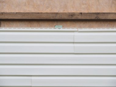 bir çerçeve evin beyaz dış cephe