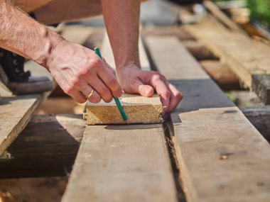 Bir ahşap tahta üzerinde çizim Oluşturucu
