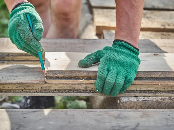 Bir ahşap tahta üzerinde çizim Oluşturucu