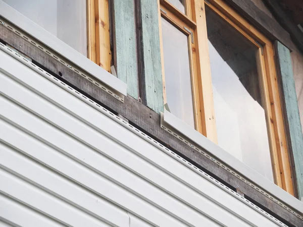 bir çerçeve evin beyaz dış cephe