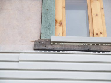 bir çerçeve evin beyaz dış cephe