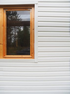 bir çerçeve evin beyaz dış cephe