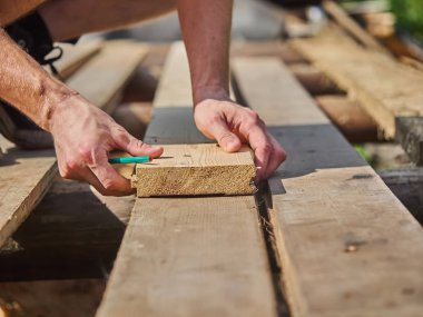 Bir ahşap tahta üzerinde çizim Oluşturucu