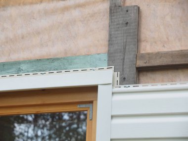 bir çerçeve evin beyaz dış cephe