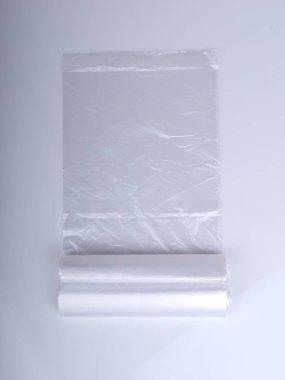 açık renkli plastik torbalar