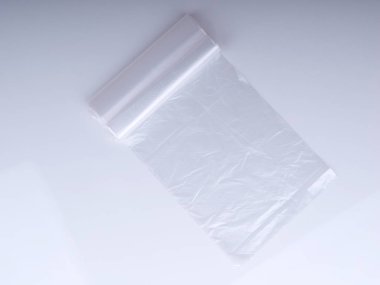 açık renkli plastik torbalar