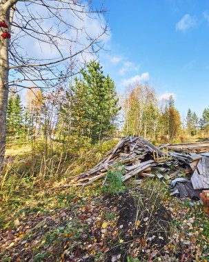 İnşaat alanı üzerinde eski plakalar