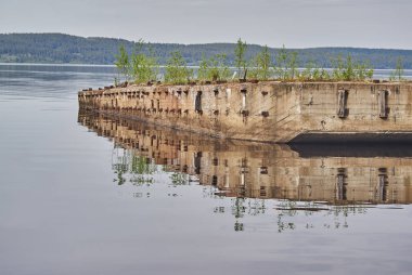 Gemi rıhtıma göl kıyısında