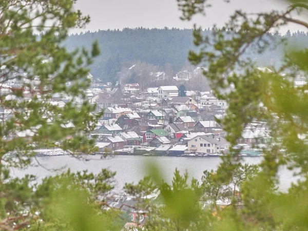 Ciudad en el lado opuesto del lago. Petrozavodsk. Rusia — Foto de Stock