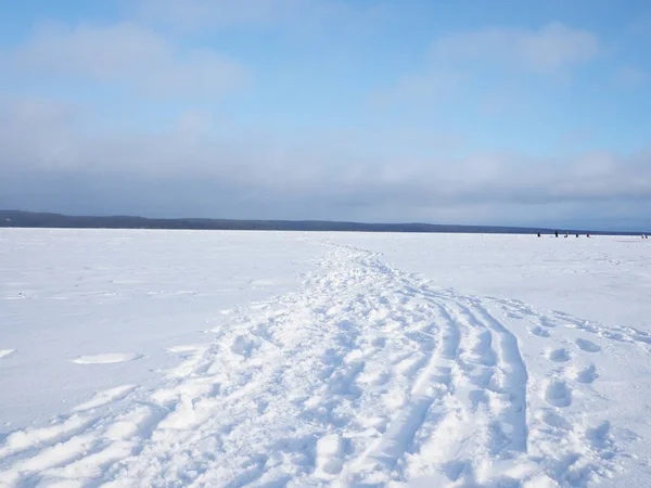 冬の湖の氷 — ストック写真