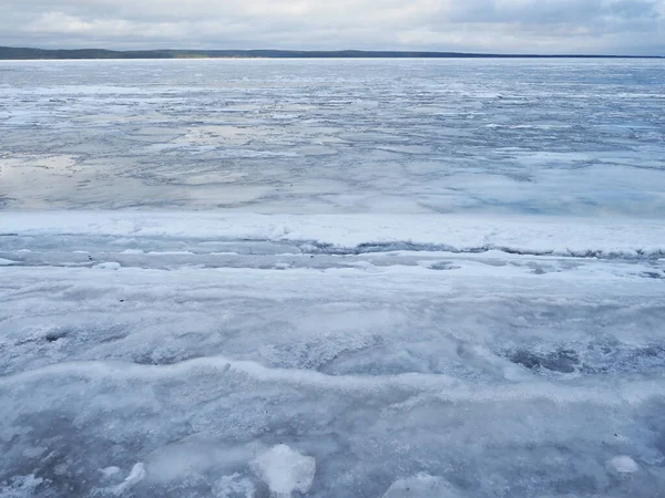 冬の湖の氷 — ストック写真