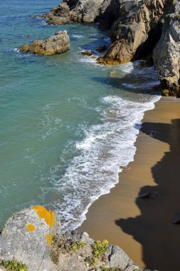 Quiberon Yarımadası Fransa, kayalık sahil