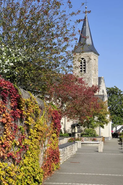 Церковь в Солесме во Франции — стоковое фото