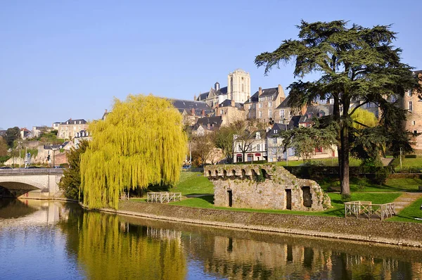 Floden Sarthe på Le Mans i Frankrike — Stockfoto