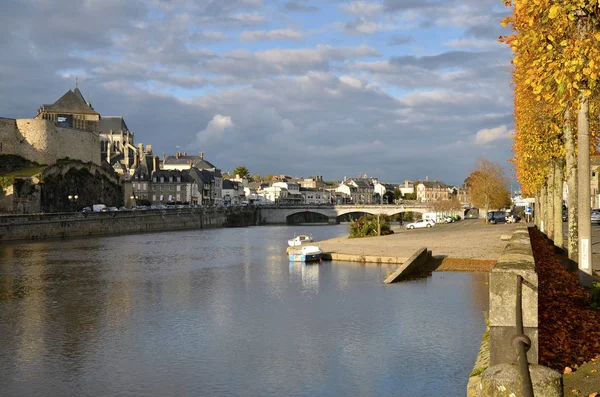 Rzeka w Mayenne we Francji — Zdjęcie stockowe