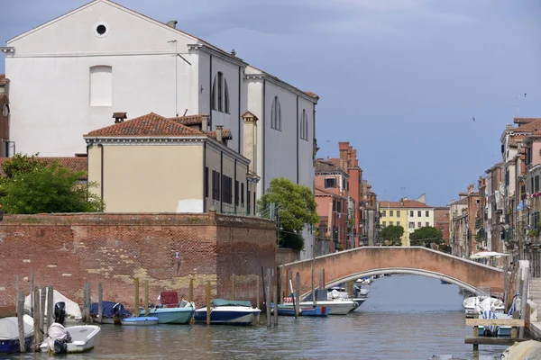 Canal en Venecia en Italia — Foto de Stock