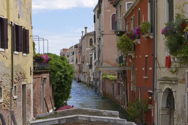 Canal en Venecia en Italia — Foto de Stock