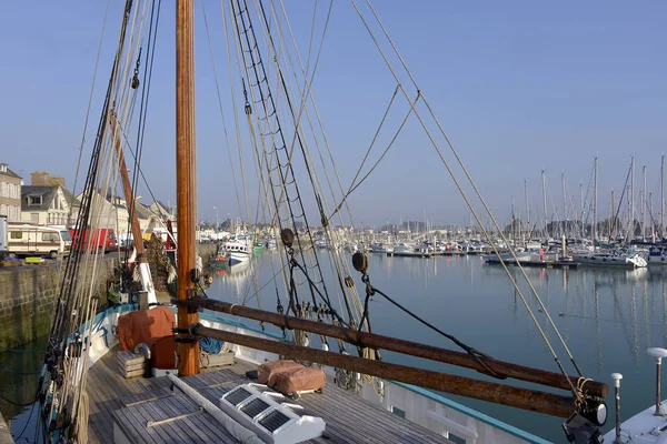 Přístav ze Saint-Vaast-la-Hougue ve Francii — Stock fotografie