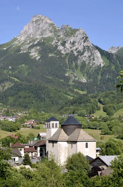 Kostel Bernex ve francouzských Alpách — Stock fotografie