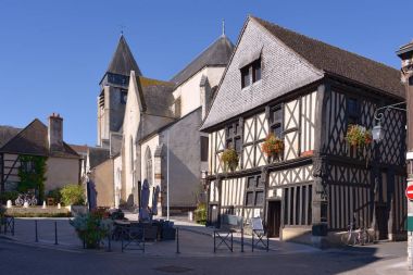 Aubigny-sur-Nere, bir komün Sologne ve öder-Fort, eski il, Berry, Fransa'nın merkezi bölgede Cher bölümünde doğal bölgelerinde sınır, tipik ahşap evde