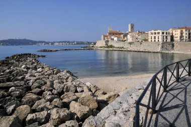 Akdeniz ve duvarlı şehir Antibes, komün olduğunu bir Akdeniz Güneydoğu Fransa, Cote Azur Cannes ve Nice, Alpes-Maritimes bölümünde Grasse bölgesinde bulunan çare