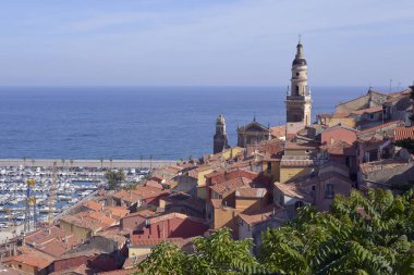 Menton şehir liman ve Basilica Saint Michel Archange ile hava görüntüleyin. Menton bir komün Alpes-Maritimes bölümü Güneydoğu Fransa'da Azur Provence-Alpes-Cote bölgesinde olduğunu.