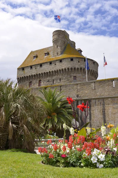 Keep Ramparts Saint Malo Flowers Foreground Saint Malo Walled Port — Stock Photo, Image