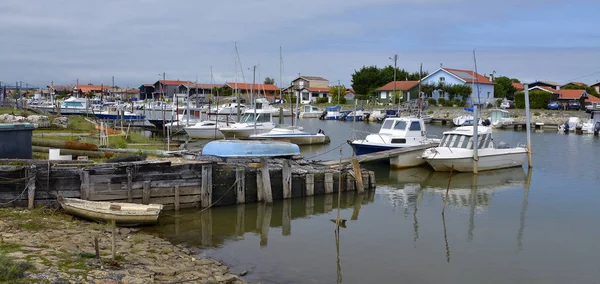 Test BuchのOstreicole港は フランス南西部のGironde部門にあるArcachon Bayの海岸に位置しています — ストック写真