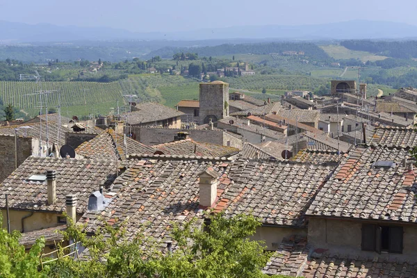 圣吉米尼亚诺 San Gimignano 是意大利中北部托斯卡纳省锡耶纳的一座有城墙的中世纪小城 以其14座塔楼而闻名 — 图库照片